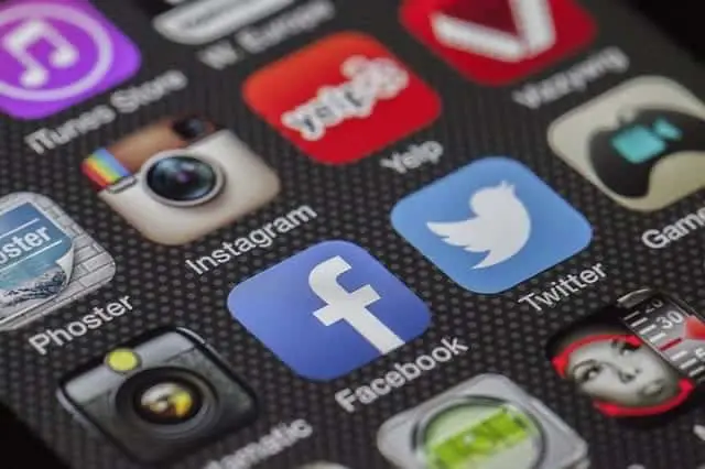 How much to pay for social media services?